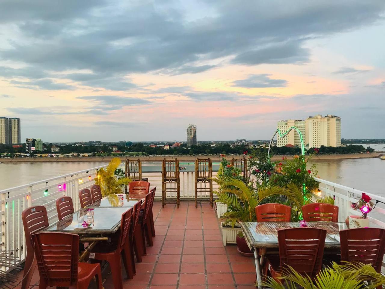 4 Rivers Hotel Phnom Penh Exterior foto